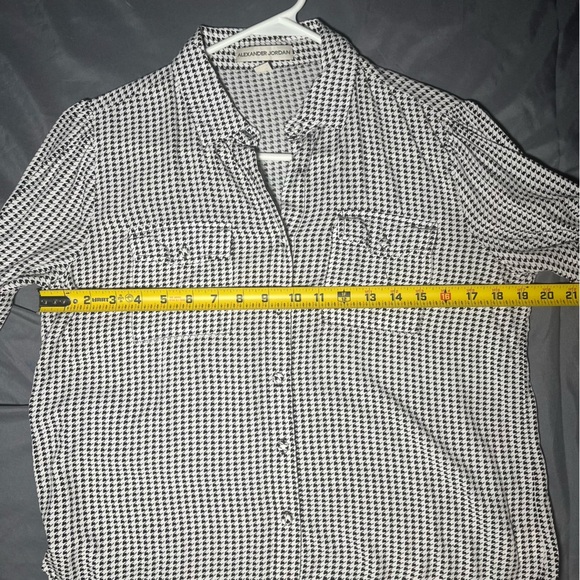 Alexander Jordan women’s button down small white and black blouse missing button - Picture 6 of 11